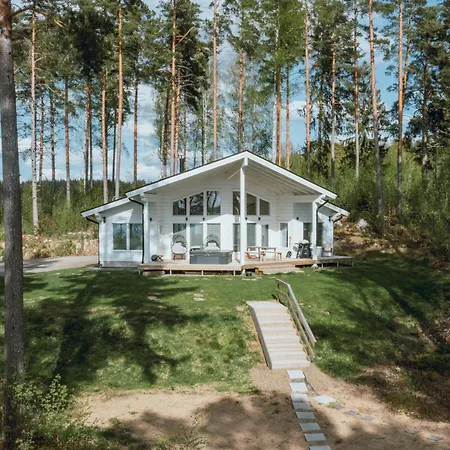 Kustaantaehti فيلة
